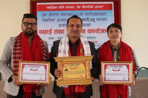 प्रेस चौतारीका केन्द्रीय अध्यक्ष पाण्डेलाई गृह जिल्लामा सम्मान