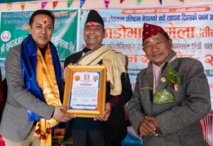 अन्तरङ्ग समाचार प्रभाव : सांस्कृतिक अभियन्ता अधिकारीद्वारा १४ वर्षका दुई बालकलाई पन्ध्र/पन्ध सय रुपैयाँ प्रोत्साहन पुरस्कार दिनुहुने