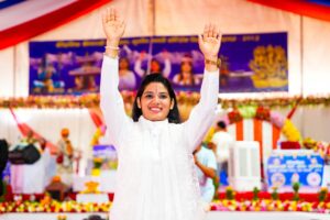 कोटिहोममा देवी प्रतिभाको प्रवचनले भक्तजन मन्त्रमुग्ध, दानबीरहरू बढ्दै