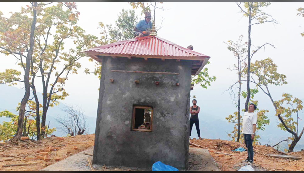 ईन्द्रपुरी देउराली देवी मन्दिर पुनःनिर्माण कार्य अन्तिम चरणमा : दाताहरूबाट तीन लाख बढी सहयोग