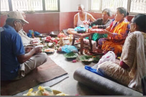 ८९ वर्यीया बयोबृद्धा आमाको दस दान, वैतर्णी