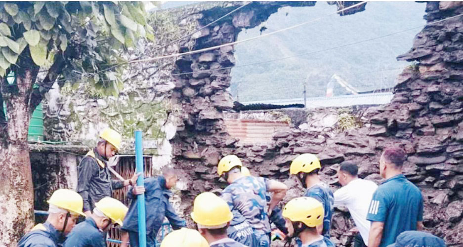 वर्षाको कारणले कारागारको पर्खाल भत्कियो, तर कैदी बन्दी भाग्न पाएनन्
