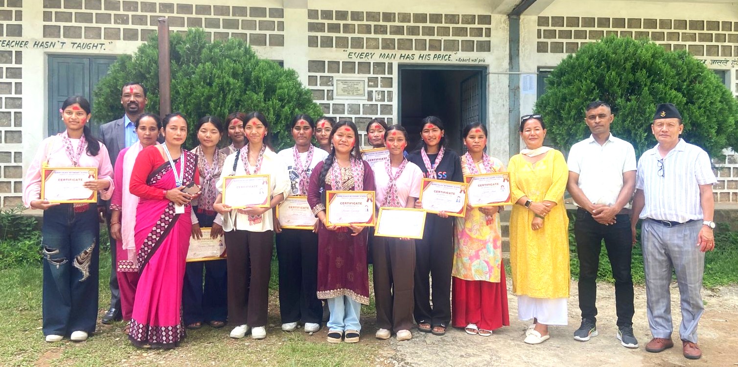 पोखरा-३३ को कालिका माविका शतप्रतिशत उत्तीर्ण विद्यार्थीलाई सम्मान