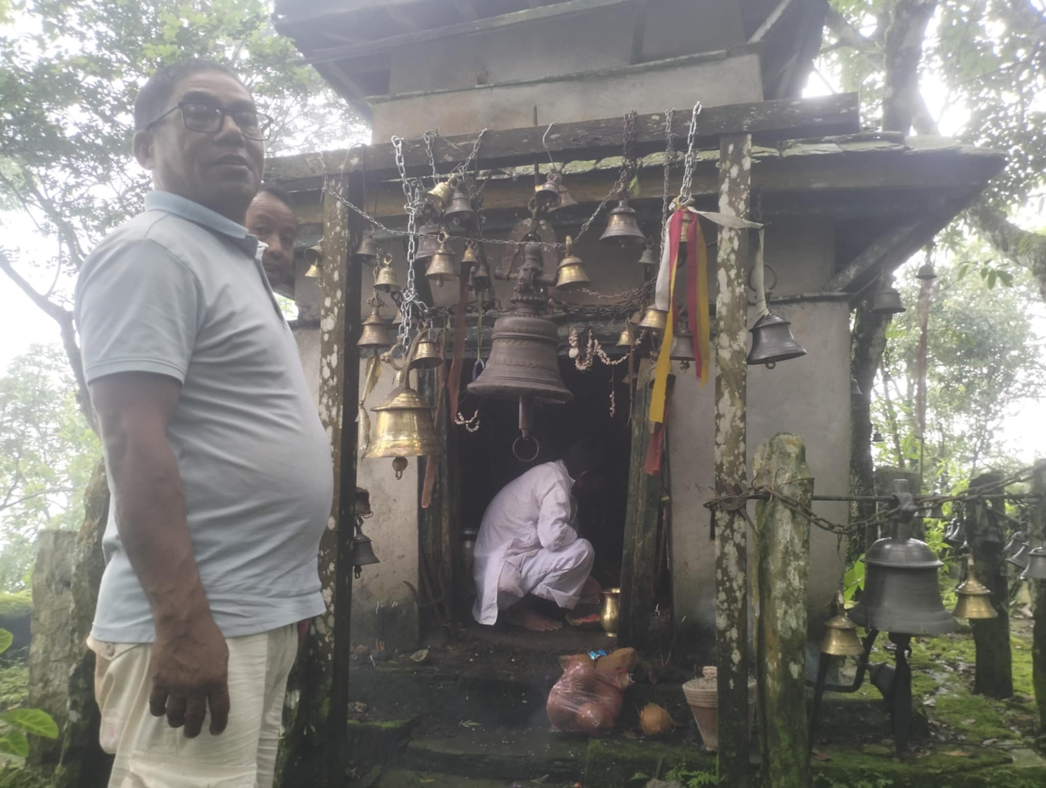 जाल्पादेवी मन्दिरमा तान्द्राङ टक्सारका १० गाउँलेहरूले गरे निम र भाकल पूजा