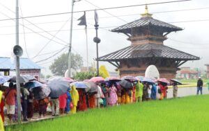 ईशानेश्वर महादेव मन्दिरमा साउनको अन्तिम सोमबार भक्तजनहरूको ओइरो
