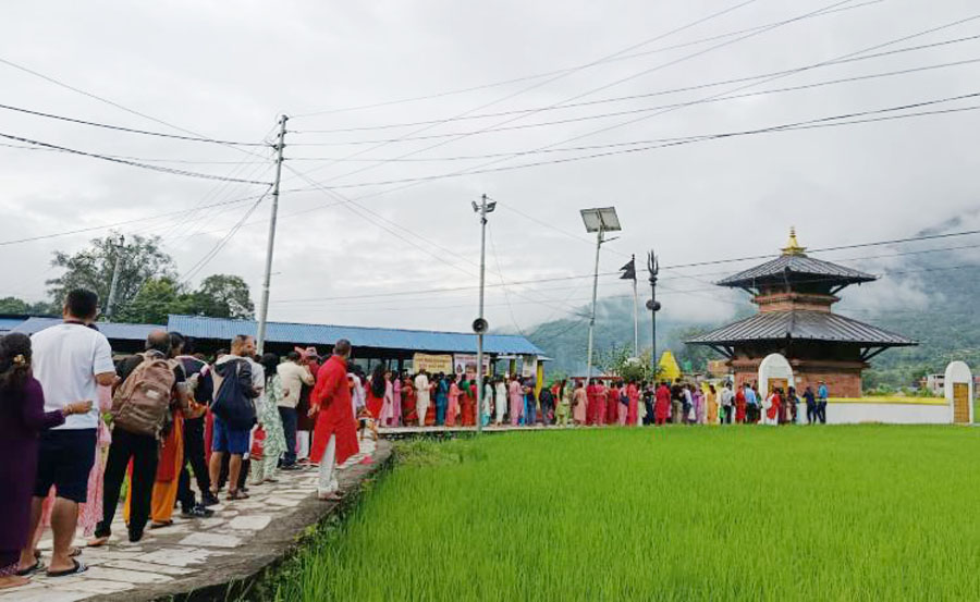    लमजुङमा पर्यटन : लुकेको इतिहास र सुत्केरीले गाडेको ढुङ्गा 