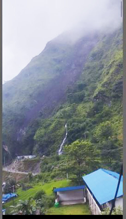सुपर न्यादी विद्युत आयोजनाको क्याम्पमा आएको पहिरोले कामदार एकको मृत्यु, तीन घाइते, एकलाई रिफर