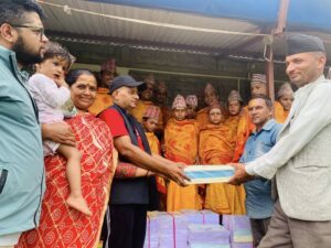 स्व. विश्वनाथ अधिकारीको स्मृतिमा १५ दर्जन ठूला कपी प्रदान