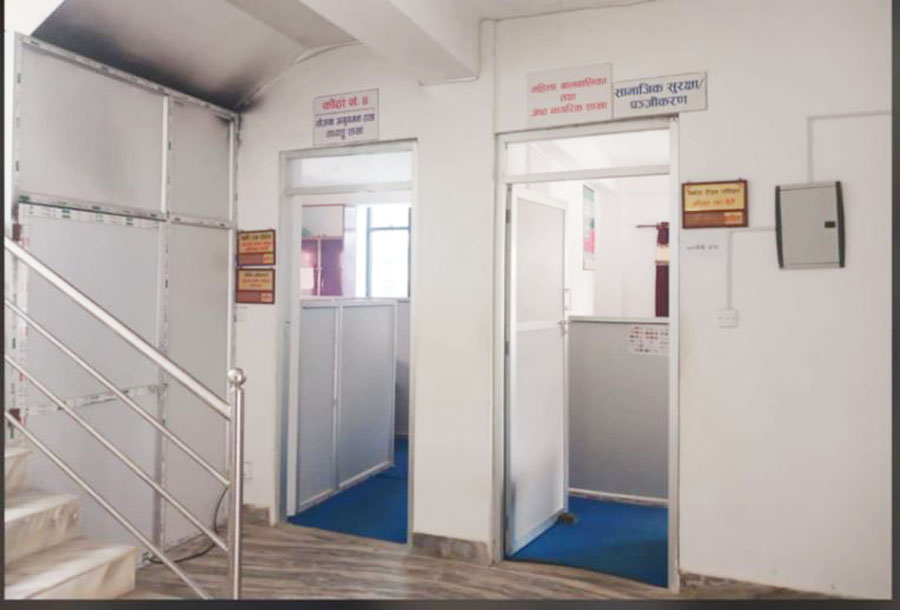 नगरपालिका रारुन्न पारेर प्रमुख प्रशासकीय अधिकृत घर्ती कर्मचारी टोली बोकेर जनैपूर्णिमामा दूधपोखरी भ्रमणमा