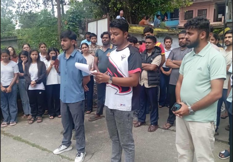 लमजुङ क्याम्पसका रहेका तीन विद्यार्थी संघ संगठनका इकाईका अध्यक्ष समापति, अध्यक्षहरूले गरे विघटनको घोषणा