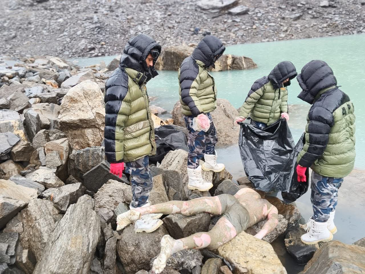 दूधपोखरी कुण्डमा नुहाउने क्रममा हराएका १८ वर्षीय किशोरको शव डेढ महिना पछि फेला