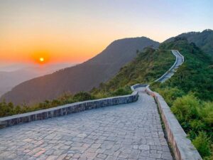 पर्यटन : बन्दीपुरको मुकुन्देश्वरीमा मिनी ग्रेटवाल   
