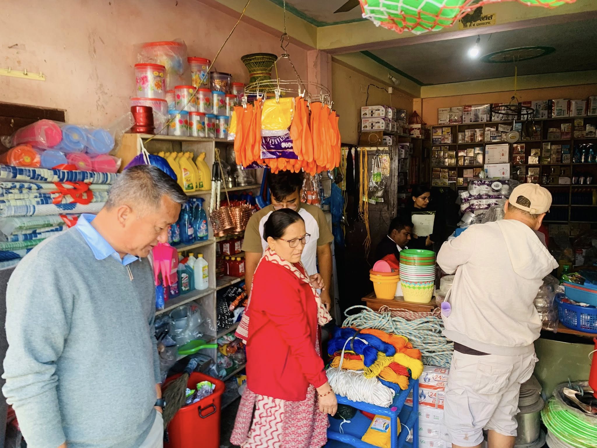 मर्स्याङ्दीका केही पसल दर्ता र नवीकरण बिना सञ्चालनमा