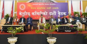 एमाले नेतृत्व : निर्विकल्प हुन खोज्ने ओली चाहना र चेतावनीप्रति चुनौति