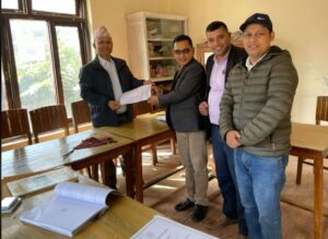 एमाले महाधिवेशन प्रतिनिधिको लमजुङ जिल्लाबाट १० स्थानका लागि ३२ जना आकांक्षी बीच निर्वाचनका लागि मदतान जारी