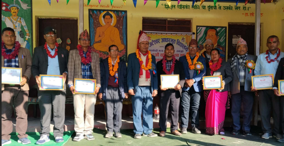 जटेश्वर आधारभूत विद्यालयद्वारा दुई अग्रज साहित्यकारलाई सम्मान