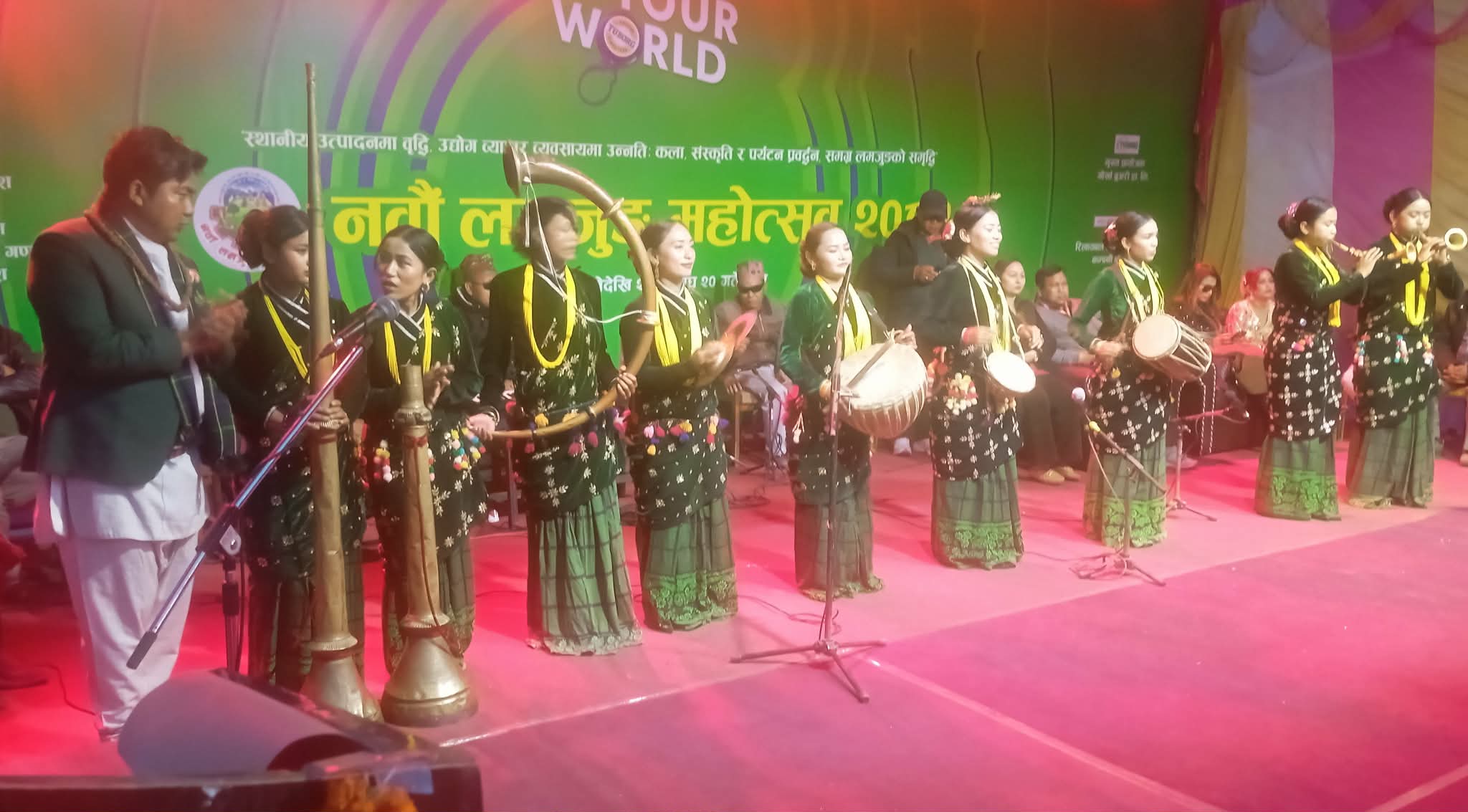 सिन्धुली कला घरको प्रस्तुतिमा रमाए नवौं लमजुङ महोत्सवमा जिल्लाबासीहरू