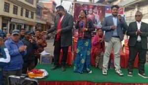 लमजुङे चेली सन्चितालाई जिताउन जिल्ला सदरमुकाम बेसीशहरको मुटुबाट ‘भोट अपिल’  : फोटो फिचर सहित