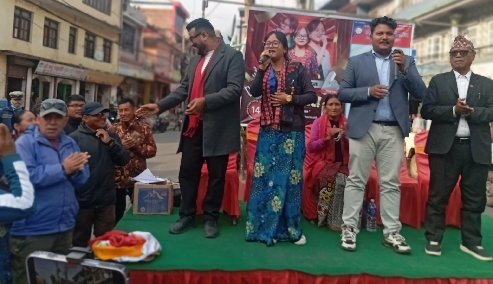 लमजुङे चेली सन्चितालाई जिताउन जिल्ला सदरमुकाम बेसीशहरको मुटुबाट ‘भोट अपिल’  : फोटो फिचर सहित