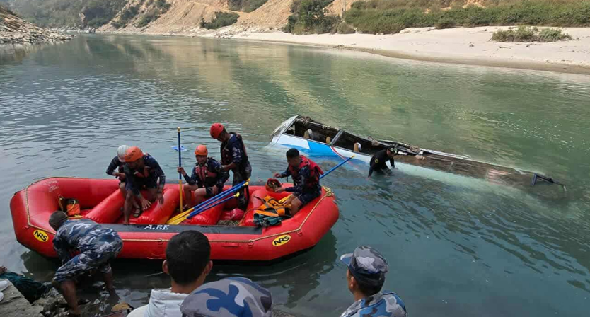 रामेछापको तामाकोशी सडक दुर्घटनामा १२ जनाको मृत्यु, ११ को सनाखत