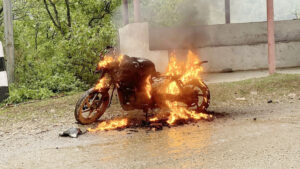 लमजुङको आकाशे भीरको प्रतिक्षालयमा यस्तो देखियो