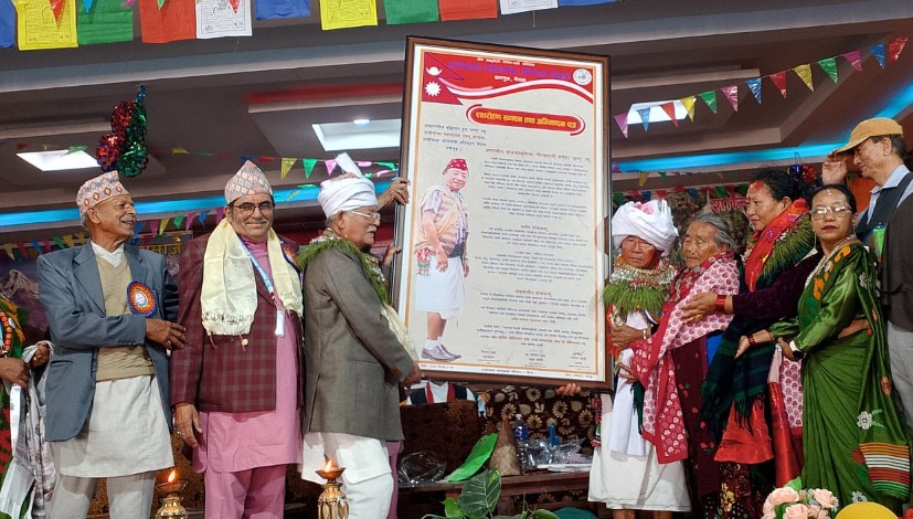 ठाडोभाका महानायक धम्पुलाई रथारोहणसहित उहाँको उचाई समान अभिनन्दनपत्रद्वारा सम्मान
