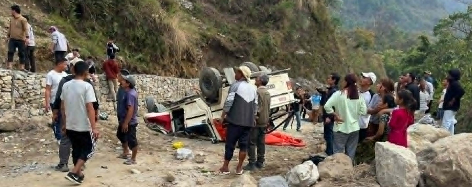 जिप दुर्घटनामा दुईको निधन १३ घाइते, ४ को अवस्था गम्भीर