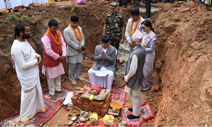 राष्ट्रपतिद्वारा चुँदी रम्घामा भानु साहित्य उद्यानको शिलान्यास