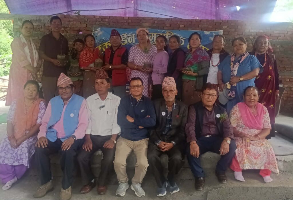 मितेरी भेटघाट एवम् विविध सांस्कृतिक प्रस्तुतिका लागि रक गार्डेन पुगेको ठाडोभाका टिमलाई स्वागत सत्कारको दृश्यको फोटोफिचर