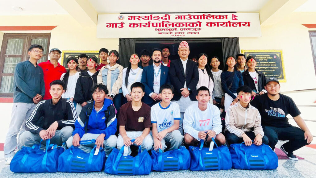 मर्स्याङदी गाउँपालिकाद्वारा फुटबल तथा भलिबलका २५ खेलाडी सम्मानित