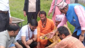 सांसद केसीद्वारा सर्वोदय सेवाश्रमको आरोग्य ग्राम हातामा बृक्षारोपण सहित व्यायामशालाको शिलान्यास