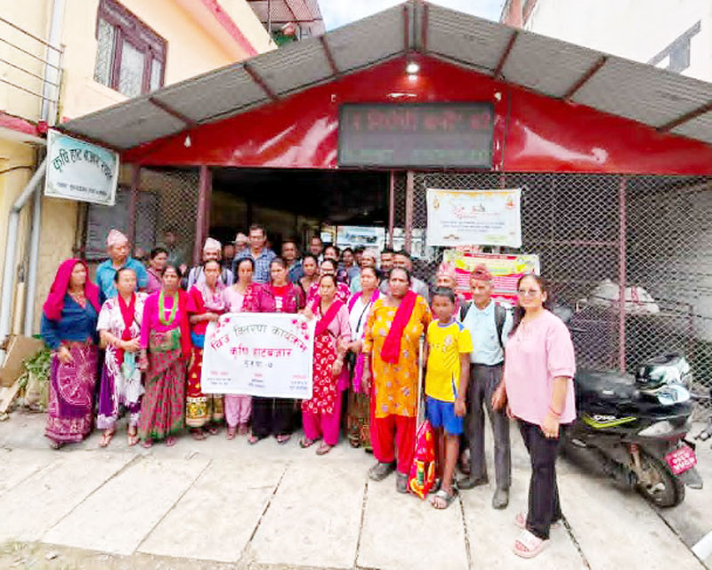 सुन्दरबजार– ७ वडा समितिद्वारा ५० जना व्यवसायिक किसानलाई बेमौसमी तरकारीका बीउ वितरण