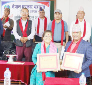 पत्रकारद्वय  गुरुङ र अधिकारी पुरस्कृत