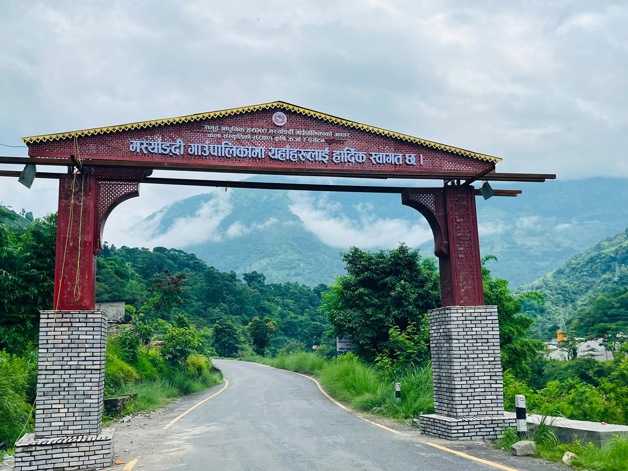 मर्स्याङदी गाउँपालिकाद्वारा स्वागत गेटको निर्माण कार्य पुरा