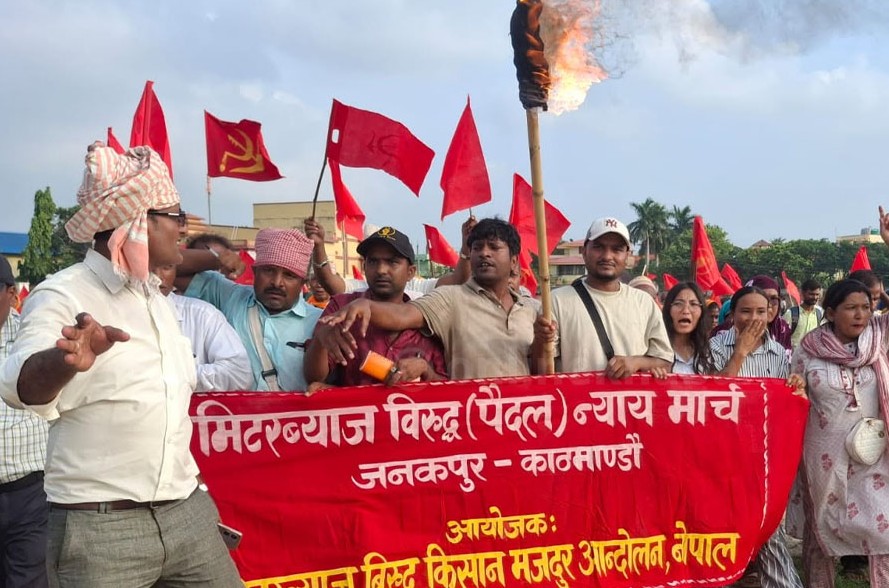 गृहमन्त्री सुधन गुरुङ मिटरब्याज पीडित भेट्न निजगढमा, रोकिए ‘पैदल न्याय मार्च’का पीडितहरू