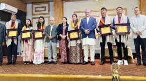 गण्डकी सरकारद्वारा साहसी छ पर्वतारोहीलाई जनही ४५ हजार नगदसहित सम्मान