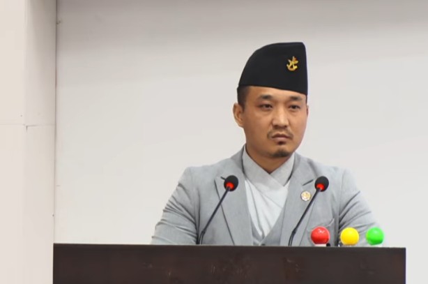 गणेश नेपाली आत्मदाह प्रकरण : ह्विल लक ट्राफिक नभइ, नगर प्रहरीले लगाएको हो– रोष्ट्रममै भावुक गृहमन्त्री गुरूङ