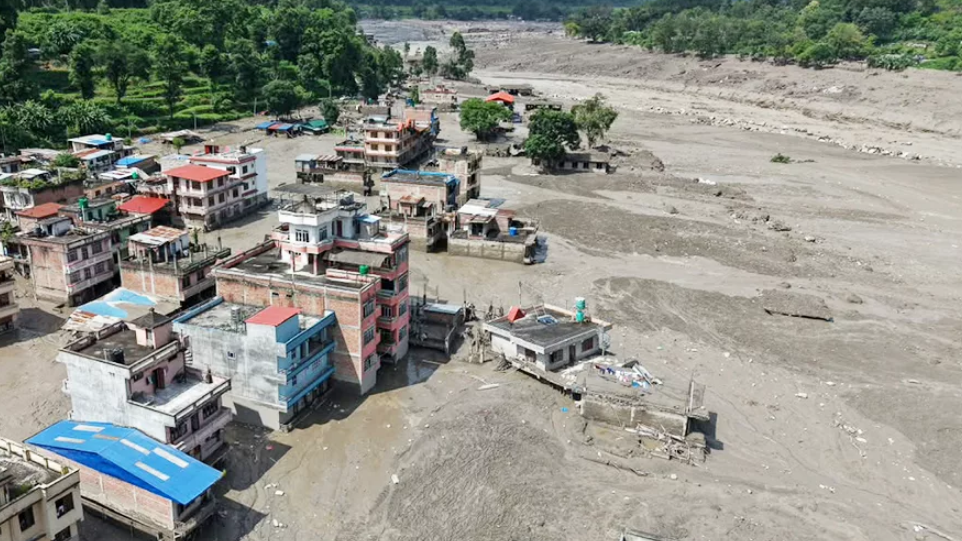 भोटेकोसी बाढी : सातजनाको शव फेला, पहिचान बाँकी, १० सेकेन्डले बाँचे : स. हवल्दार सन्तोष