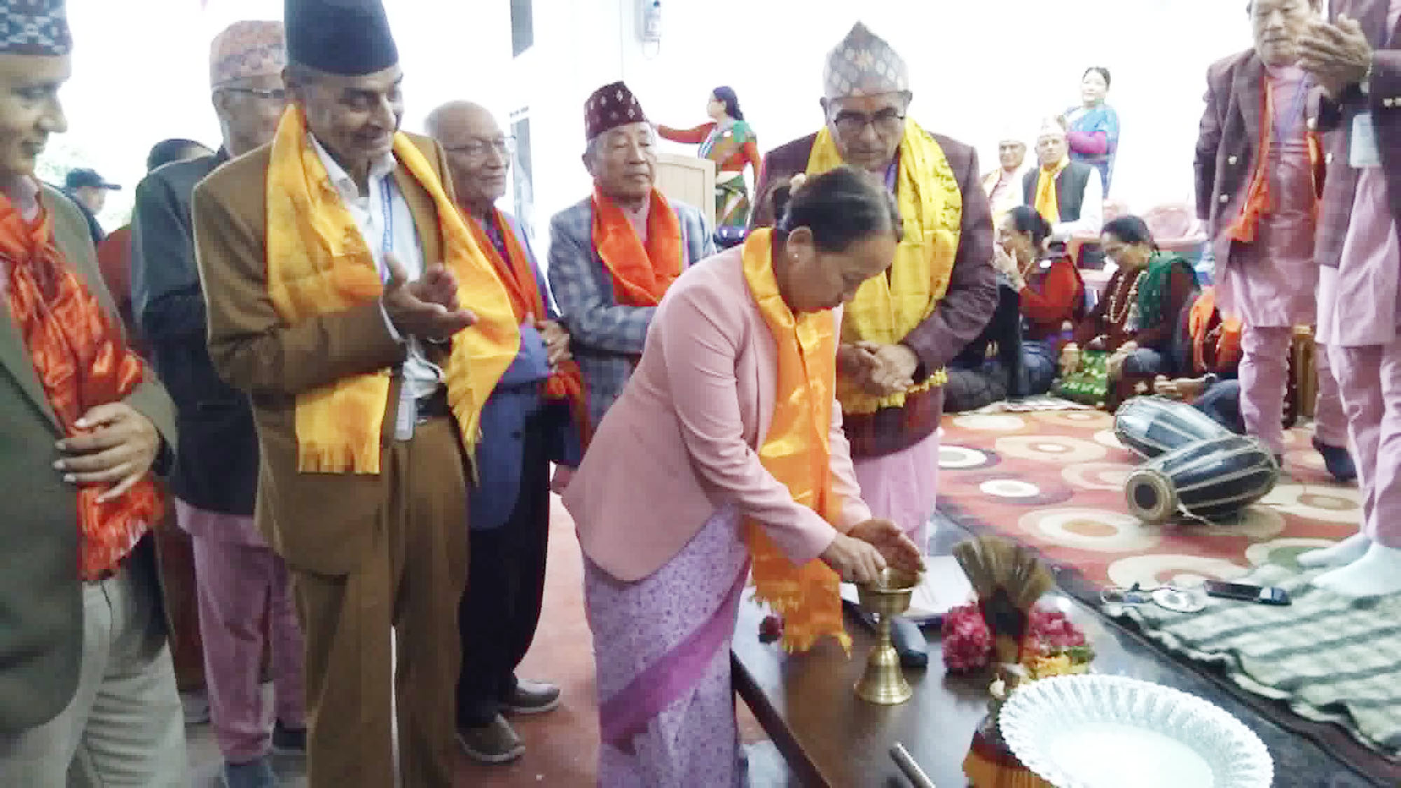 गण्डकी प्रदेशका मन्त्री गुरुङद्वारा ८२ वर्षका तन्देरीसहित पाँच स्रष्टा सम्मानित : अधिकारीद्वारा अध्यक्षकोषमा ५० हजार प्रदान, फोटो फिचर सहित