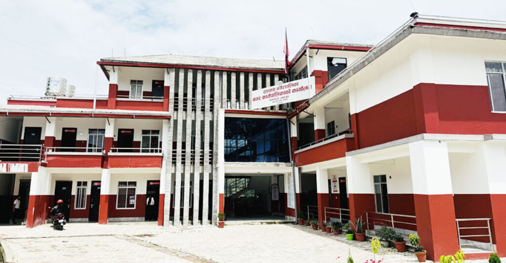 लमजुङको राइनास नगरपालिकाका तत्कालीन प्रमुख अधिकृतसहित १० जनाविरुद्ध अख्तियारद्वारा भ्रष्टाचार मुद्दा