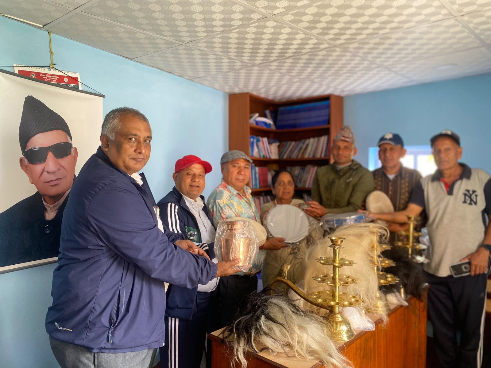 तुर्लुङ कालिका मन्दिर लमजुङमा पनि महाआरती : त्यस कार्यका लागि सामग्री हस्तान्तरण